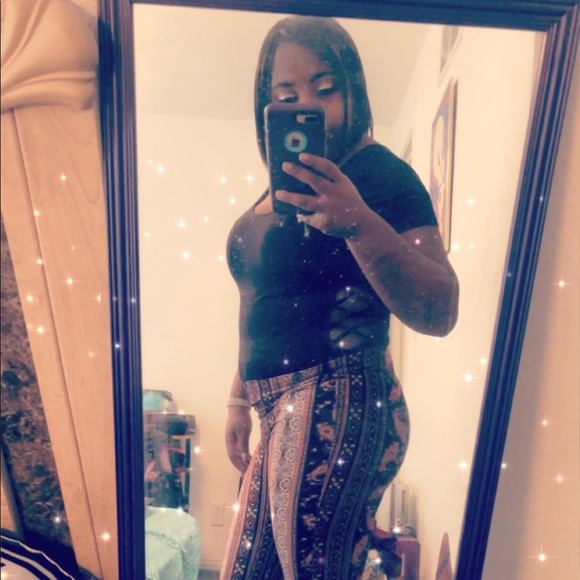 Meet your Posher, Tia - Picture 3 of 4